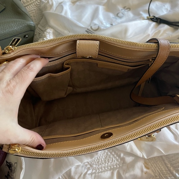 Never Used Michael Kors Large Bag - Picture 5 of 6